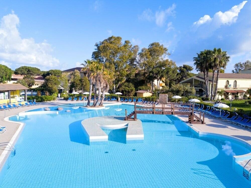 Hotel Fortezza อาร์บอเรีย ภายนอก รูปภาพ